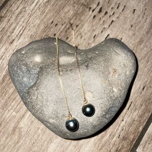 Elegant Gold and Black Pearl Drop Earrings